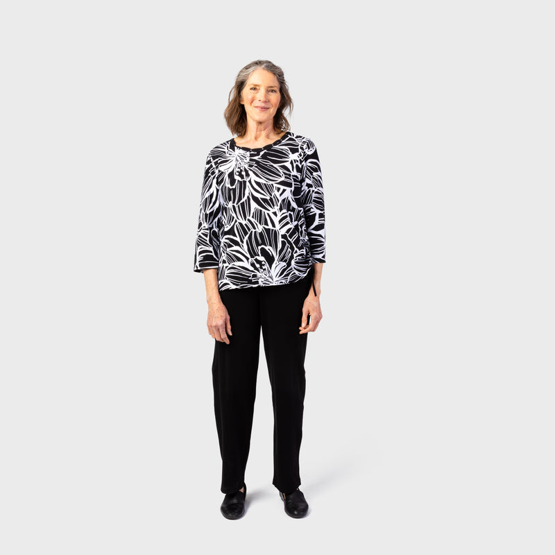 The women's everyday knit top by Alfred Dunner in black and available in different sizes. This top is part of our women's blouses collection.