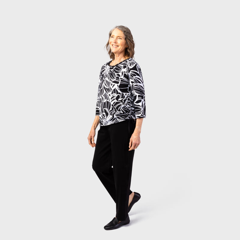The women's everyday knit top by Alfred Dunner in black and available in different sizes. This top is part of our women's blouses collection.