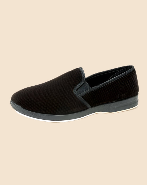Regal by Foamtreads for men by Buck & Buck in Black, and available in different sizes. This footwear item is part of our slippers collection.